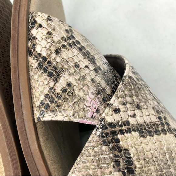 Clarks Collection Declan Ivy Python Snakeskin Padded Comfort Flat Mule Sandals - Picture 6 of 12